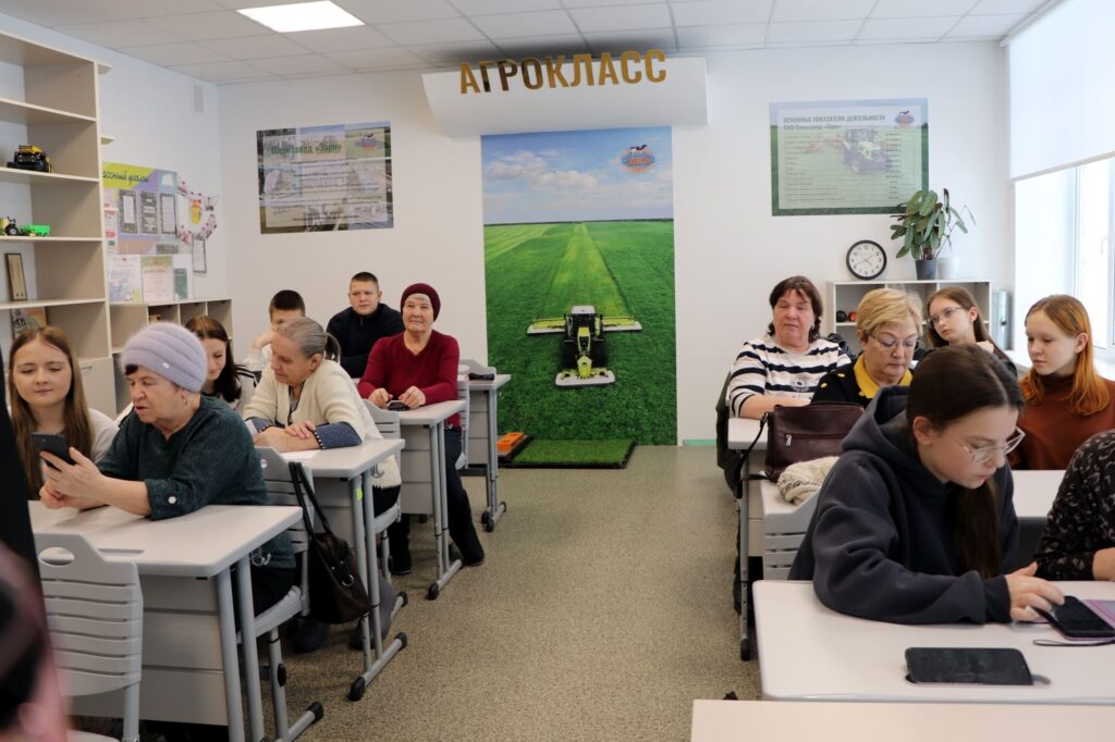 Занятие-консультация по цифровой грамоте в деревне Слобода